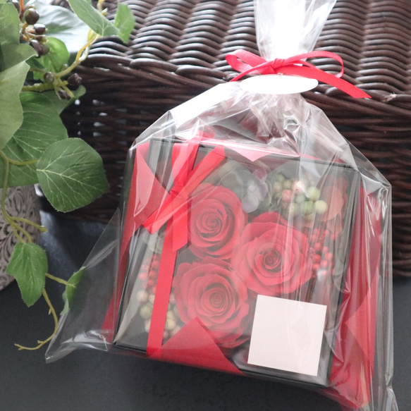 赤いバラの和モダンなボックスアレンジメント｜母の日・長寿祝い・還暦祝い・退職祝い等　pre.009 6枚目の画像