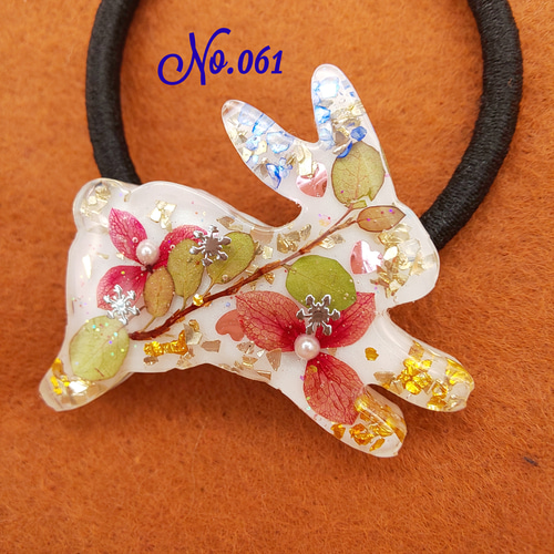 ハートとかすみ草❀うさぎのヘアゴム ハンドメイド レジン カーキ グリーン お花 0df9558adb3282509614b2a29639e1