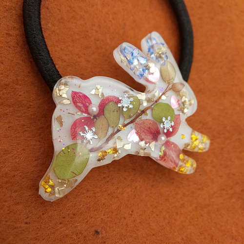 【A1985】 レジンヘアゴム ハンドメイド うさぎ ドライフラワー 星の砂 A1985】 レジンヘアゴム ハンドメイド うさぎ ドライフラワー 星
