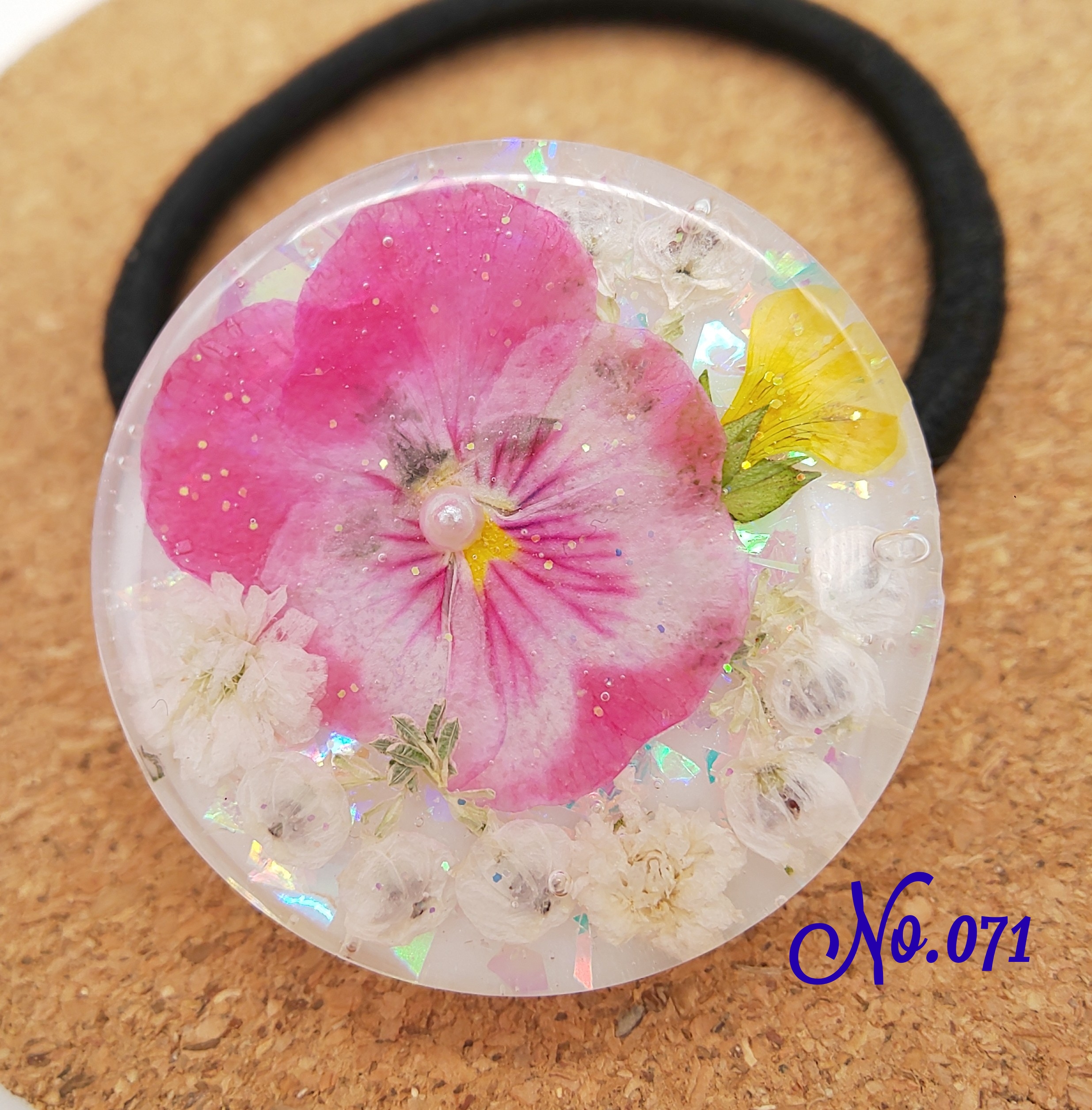 レジンヘアゴム　ステンドグラス　ブルー　金箔　ゴールド　お花 レジンヘアゴム ステンドグラス ブルー 金箔 ゴールド お花