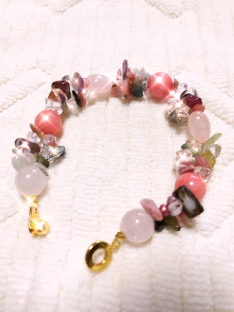 大人かわいい天然石ブレスレット（女性性や良いご縁に恵まれることを願って作成しました）
