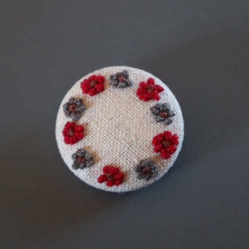 くるみボタン＊ 小花の刺繍 ヘアゴム ヘアゴム satomifaso 通販