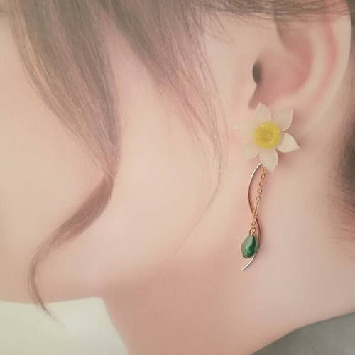 水仙のピアス、イヤリング ピアス（その他） プラバンアクセサリーJUN