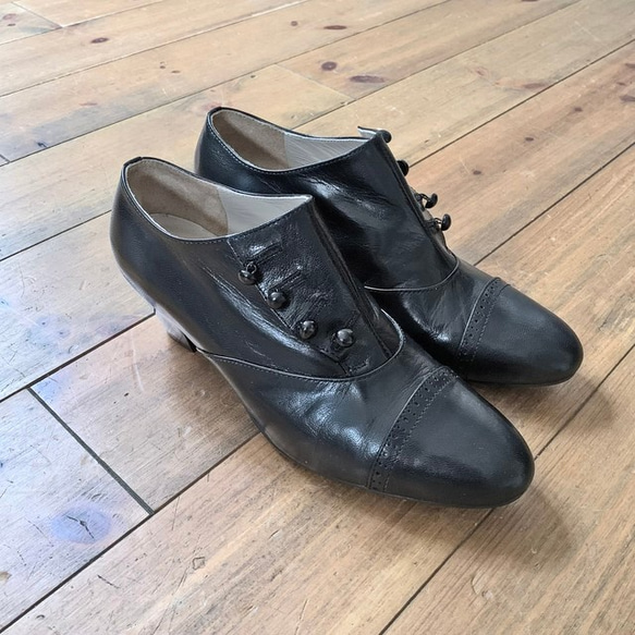 ❇︎Button top shoes ❇︎ (復刻スタイルボタン留め靴 受注生産/ 黒） 1枚目の画像