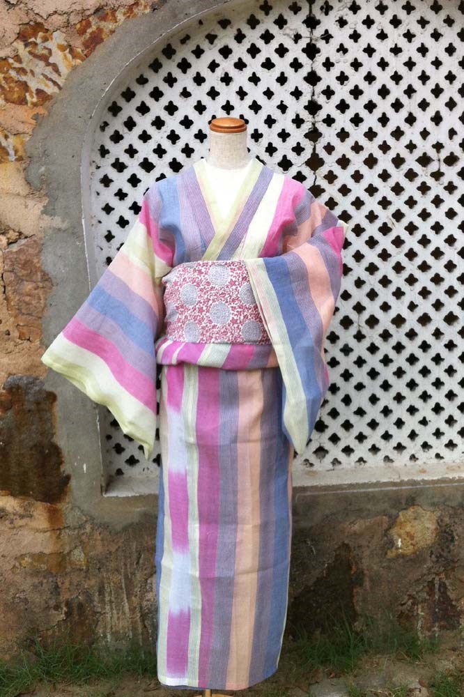 ラベンダーカラーのお着物。