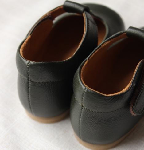 自慢したくなるファーストシューズ 【 SHIZUKI 】ダークグリーン