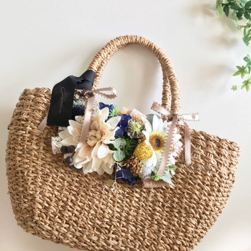お手持ちのかごバッグに!簡単に付けられる花飾り✿ かごバッグ お手持ちのかごバッグに!簡単に付けられる花飾り✿ かごバッグ
