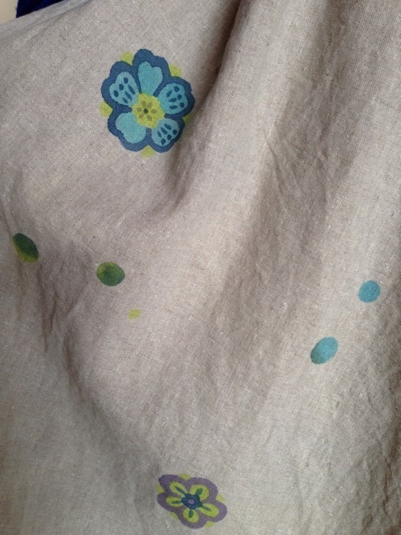 受注制作✳︎手描き染め✳︎和柄花と水玉の、差し色 日本製リネンスカート 5枚目の画像
