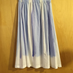 ▫︎受注制作▫︎手描き染め 日本製リネン 白とアオのスカート 1枚目の画像