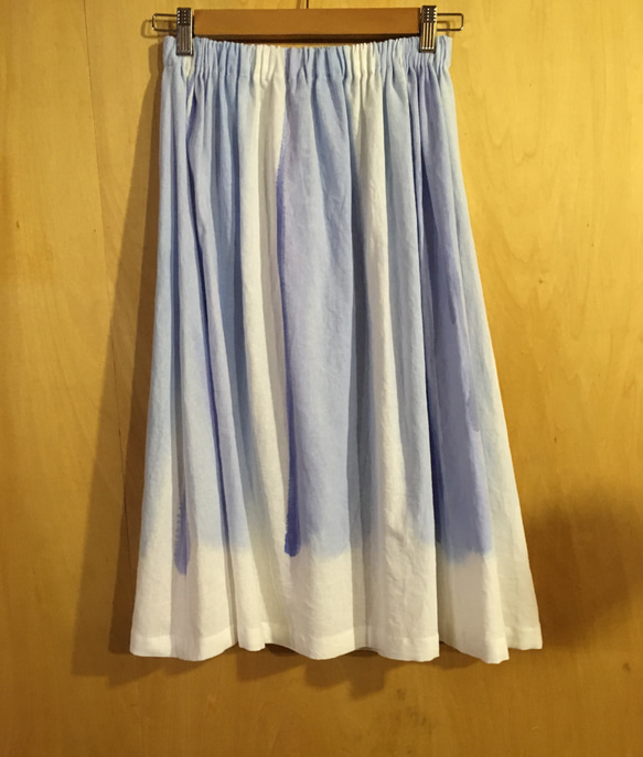 ▫︎受注制作▫︎手描き染め 日本製リネン 白とアオのスカート 1枚目の画像