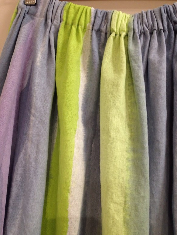 ▫︎受注制作▫︎手描き染め 日本製リネン シャーベットグリーン入りスカート 5枚目の画像