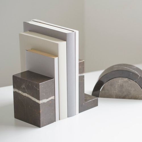 人工大理石のブックエンド 大理石のブックエンド L型 ブラック その他インテリア雑貨 ISHIZO