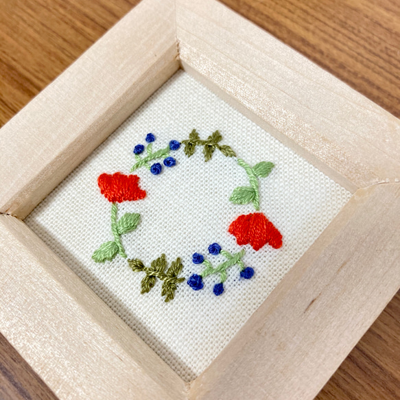 刺繍フレーム　お花のリース 3枚目の画像