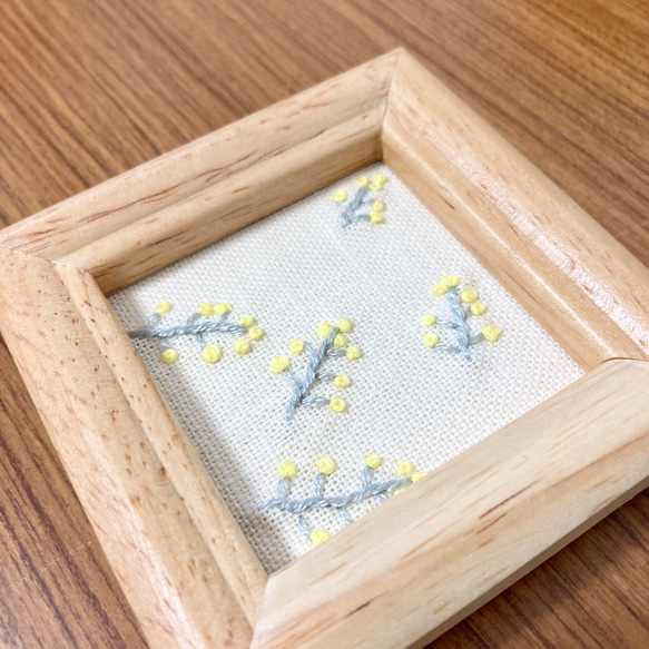 刺繍フレーム　ミモザ　壁掛け 4枚目の画像