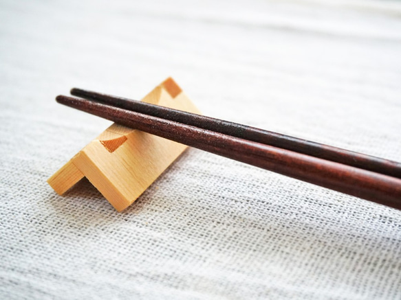 お箸が転がらない 木製枡組 箸置き（丸） 1枚目の画像