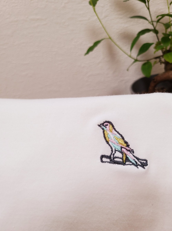 001　半袖Tシャツ　ホワイト　ワンポイント刺繍　ピンク＆ミント 2枚目の画像