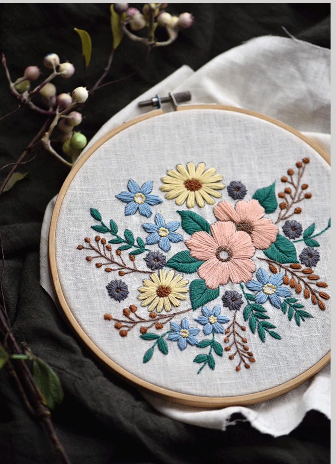 世界有名な SALEஐ⋆*フランスアンティーク・花柄刺繍のふわふわ