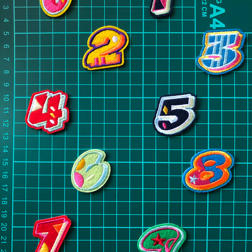 2枚入数字アイロンワッペン刺繍ワッペン ワッペン・アップリケ happylife 通販｜Creema(クリーマ) 12015311