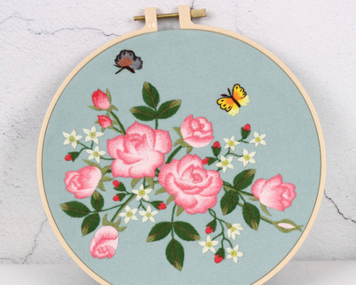 SALEஐ⋆*フランスアンティーク・花柄刺繍のふわふわ優しいクロス フランスから届いたアンティークのおしゃれな雑貨、小花柄が