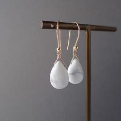 14kgf＊ハウライト　ピアス 3枚目の画像