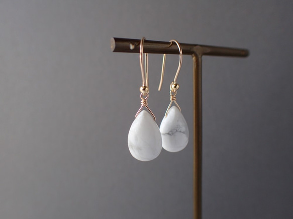 14kgf＊ハウライト　ピアス 3枚目の画像