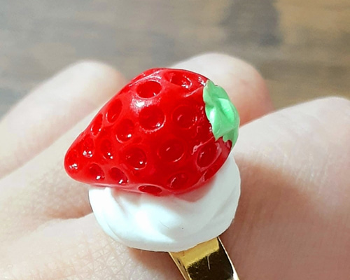 いちご ハンドメイド 高級 指輪 手放すか迷ってます いちご ハンドメイド 高級 指輪 手放すか迷ってます