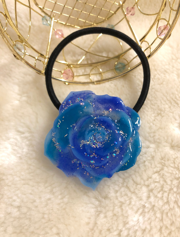 花型ヘアゴム ネイビー×青緑　バラ　かんざし　ブローチ 2枚目の画像