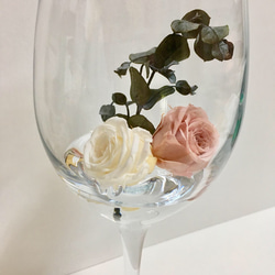 【Creema限定】薔薇とユーカリのワイングラスハーバリウム　【3Dプレミアムオイル】 1枚目の画像