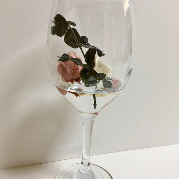 【Creema限定】薔薇とユーカリのワイングラスハーバリウム　【3Dプレミアムオイル】 3枚目の画像