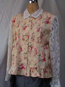 花柄、襟、袖レース、前ピンタックブラウス