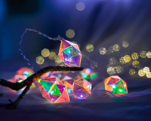 ☆オーロラのように輝く　空間を彩る クリスタル　テーブルライト Amazon.co.jp : Cerdeco まるでオーロラのような煌き… 空間を