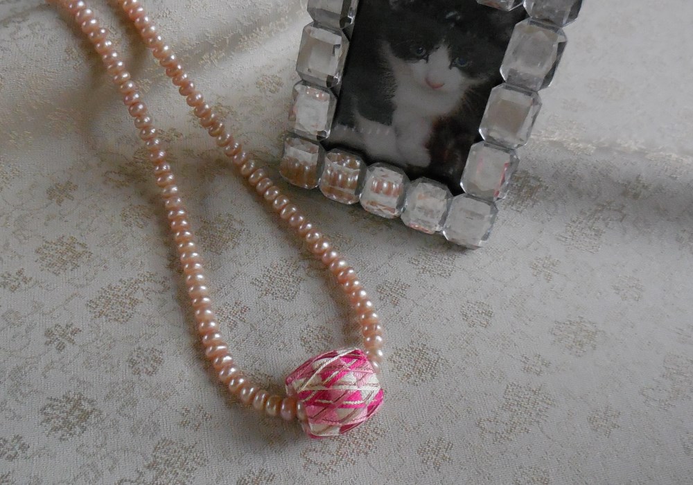 ペンダント兼帯留め　桃色momoiro 加賀ゆびぬき　絹糸