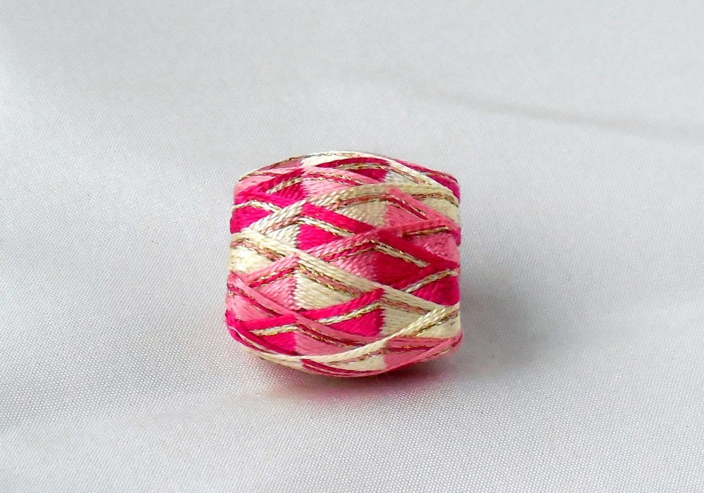 ペンダント兼帯留め　桃色momoiro 加賀ゆびぬき　絹糸