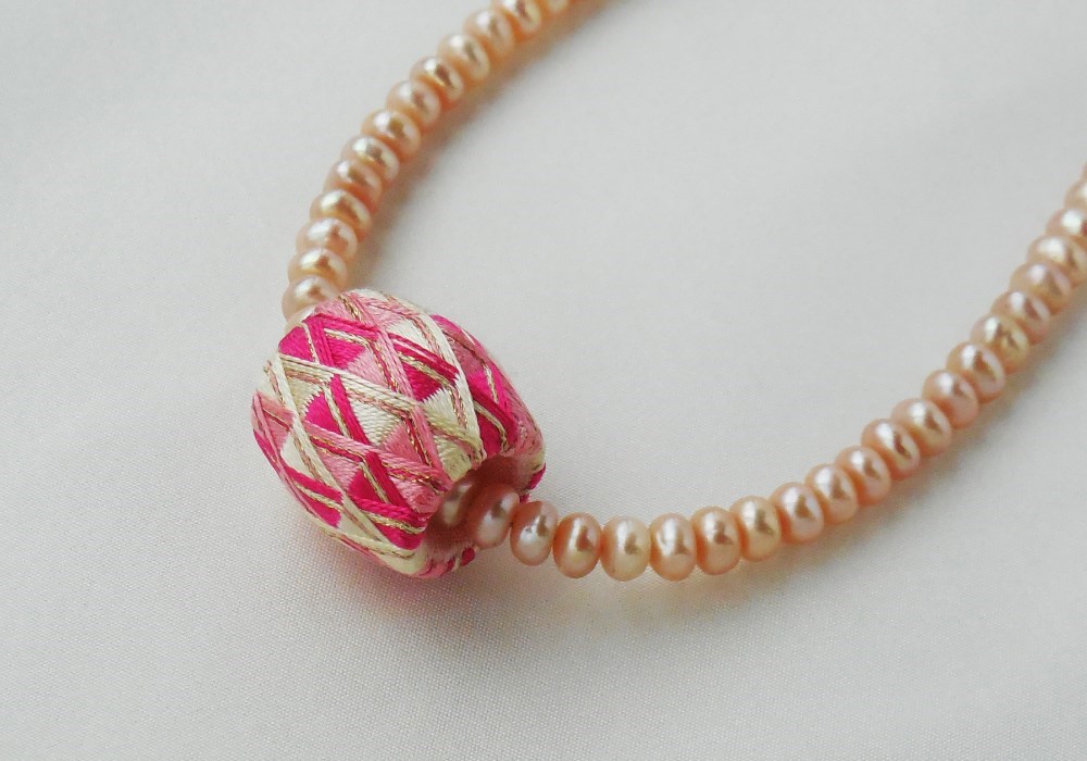 ペンダント兼帯留め　桃色momoiro 加賀ゆびぬき　絹糸