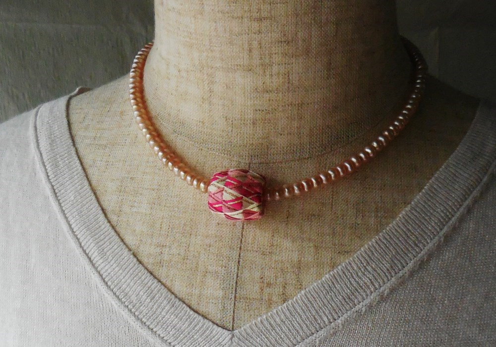 ペンダント兼帯留め　桃色momoiro 加賀ゆびぬき　絹糸