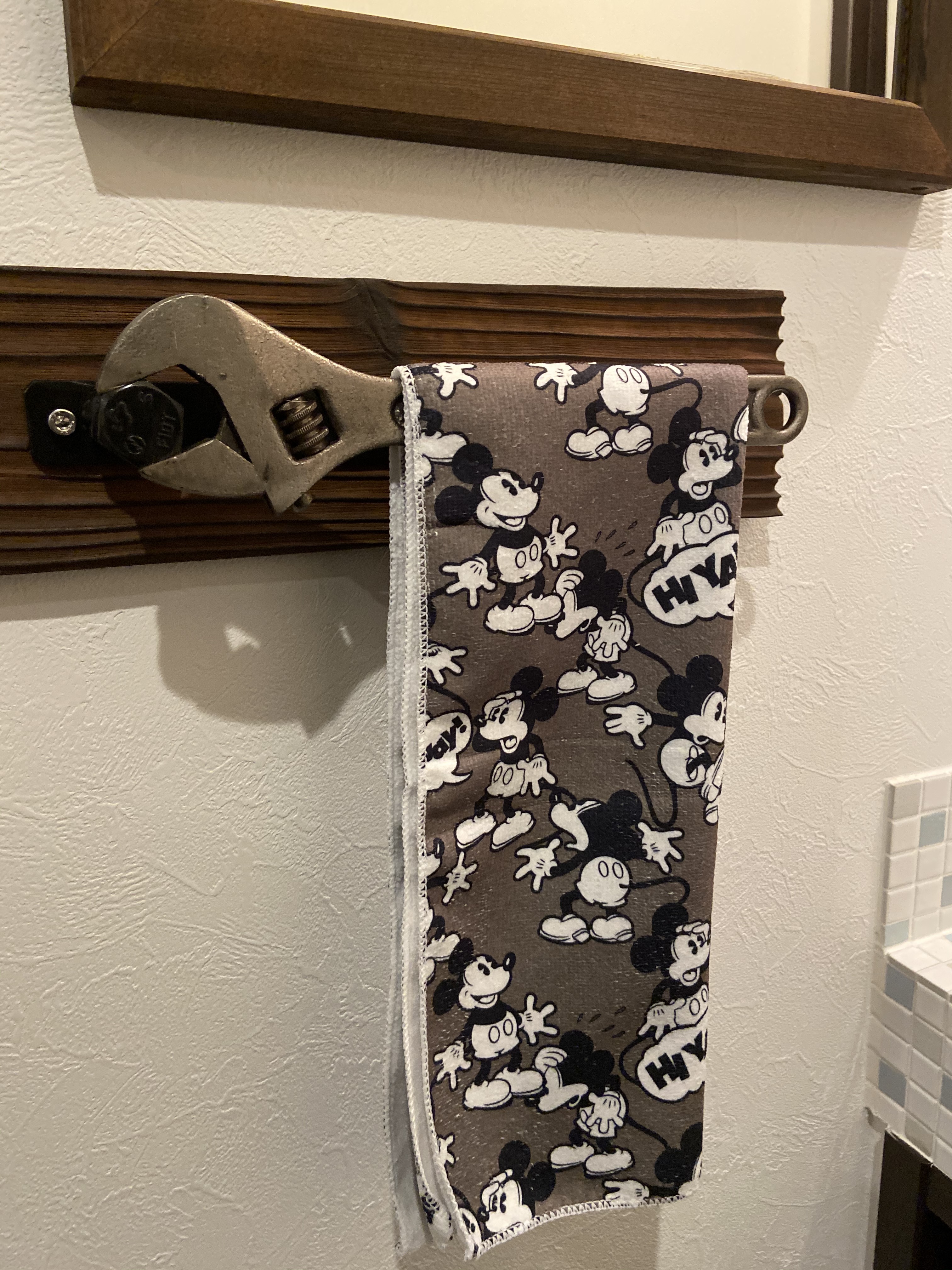 送料無料　受注生産　３００mmモンキーレンチ&焼杉板のタオル掛け　アイアン　インダストリアル　スパナ