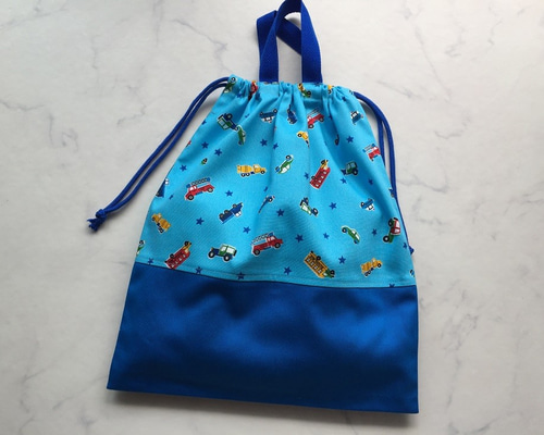 持ち手付き巾着☆くるま 受注制作☆持ち手付き巾着袋Lサイズ35×30（カラフル自動車柄サックス
