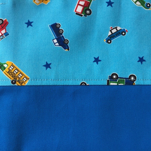 受注制作☆持ち手付き巾着袋Lサイズ35×30（カラフル自動車柄サックス