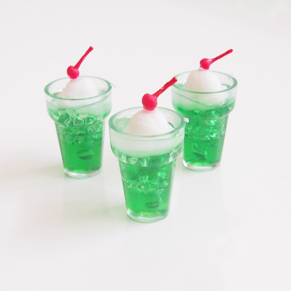【クリームソーダ】緑がキレイなミニチュアドリンク　純喫茶くりいま 2枚目の画像