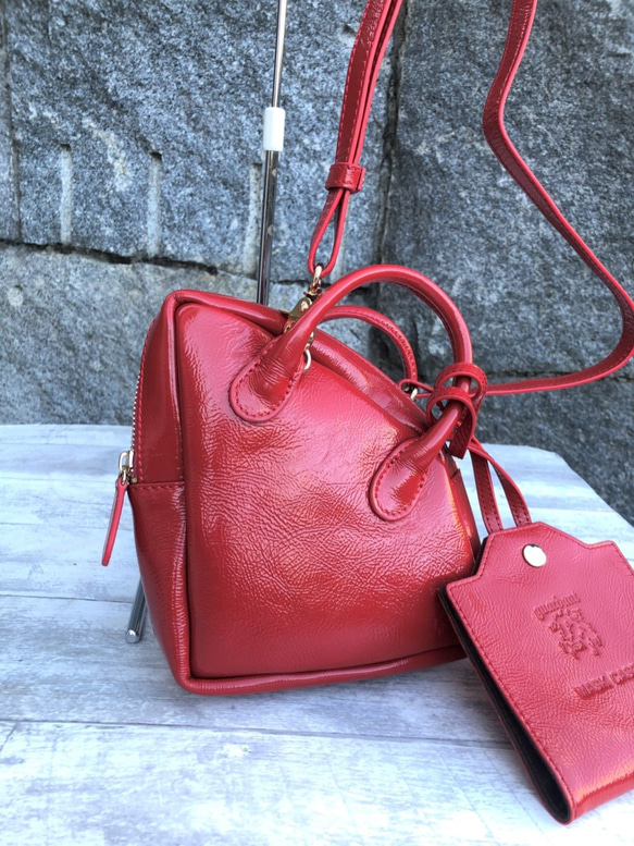 セール55％OFF【マスクケース付き】mini USAGI BAG　エナメルレザーショルダーバッグ（本革）RED 1枚目の画像