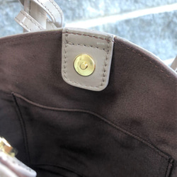セール【マスクケース付き】mini BUCKET BAG　エナメルレザーショルダーバッグ（本革）GRAY BEIGE 6枚目の画像