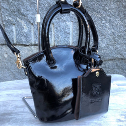 セール50％オフ【マスクケース付き】mini BUCKET BAG　エナメルレザーショルダーバッグ（本革）BLACK 1枚目の画像