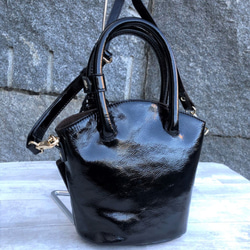 セール50％オフ【マスクケース付き】mini BUCKET BAG　エナメルレザーショルダーバッグ（本革）BLACK 2枚目の画像