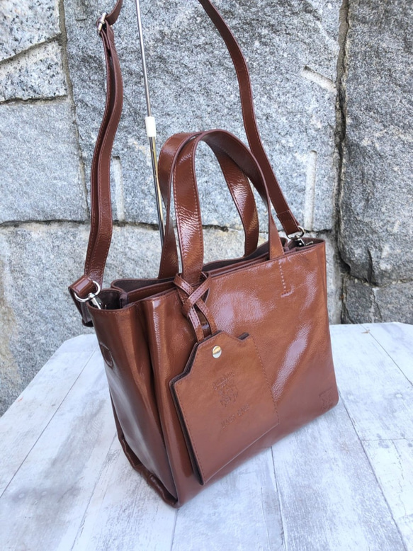 50％OFF【マスクケース付き】2wayエナメルショルダーバッグ　レザーショルダーバッグ（本革）BROWN 3枚目の画像