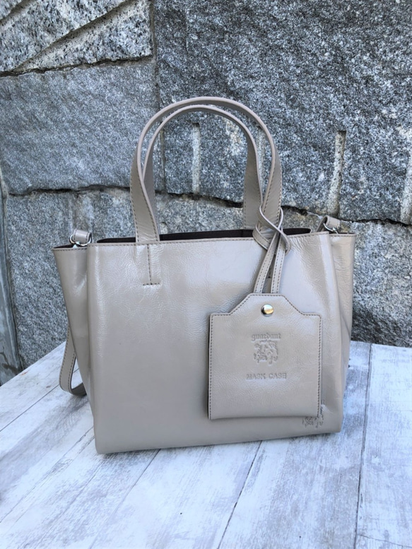 50％OFF【マスクケース付き】2wayエナメルショルダーバッグ　レザーショルダーバッグ（本革）BEIGE 2枚目の画像