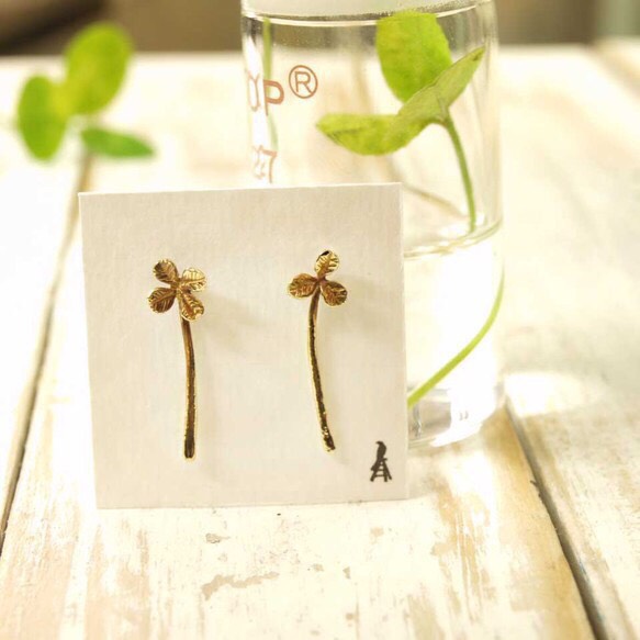 四つ葉のクローバーピアス
