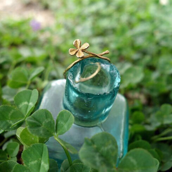 四つ葉のクローバーリング 指輪・リング ウケンムケン 通販 429632