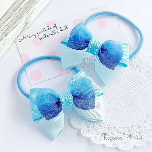 ハンドメイド★キッズリボンヘアゴム★水色★ミニリボンとビジュー付き★お出かけに ハンドメイド☆キッズリボンヘアゴム☆水色☆ミニリボンとビジュー付き