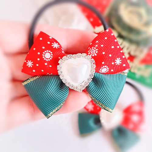 クリスマス☆キッズリボンヘアゴム＊雪の結晶グリーンとキラキラパール