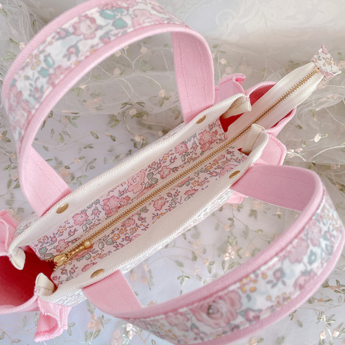 フリルが引き立つリバティプリントのトートバッグ〜サイドフリルトート